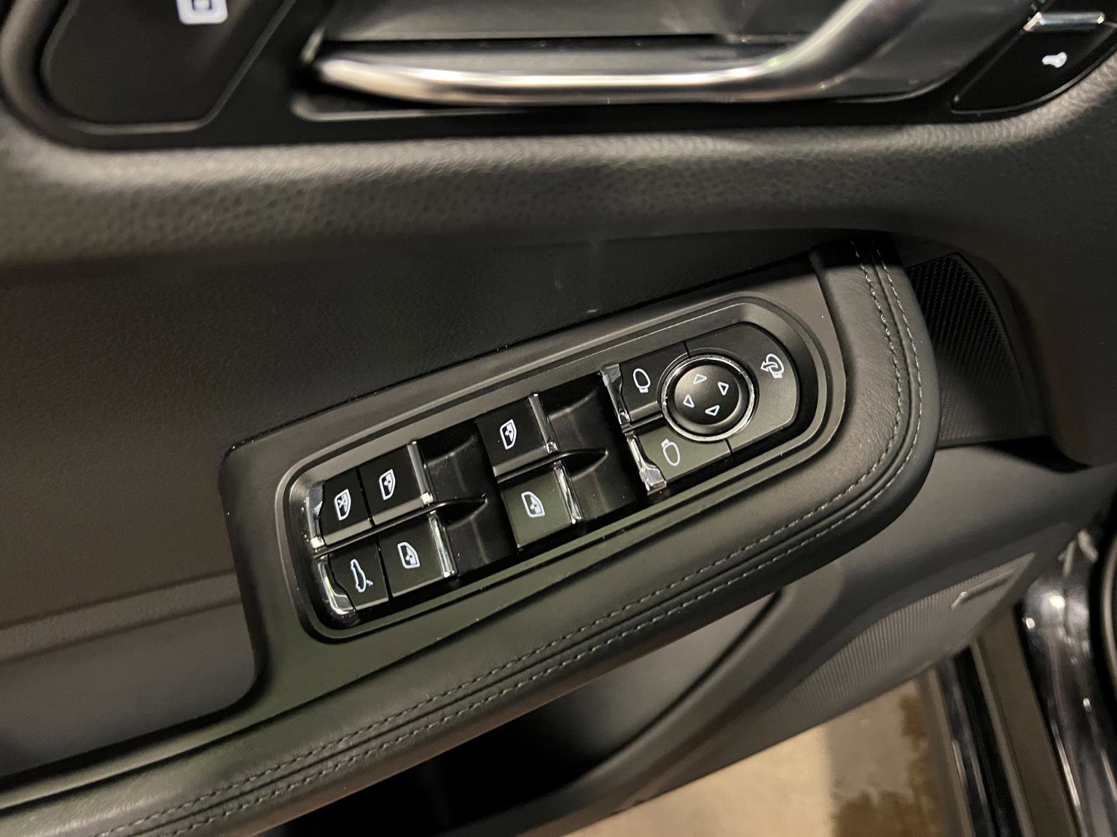 Used 2024 Porsche Macan GTS image 26