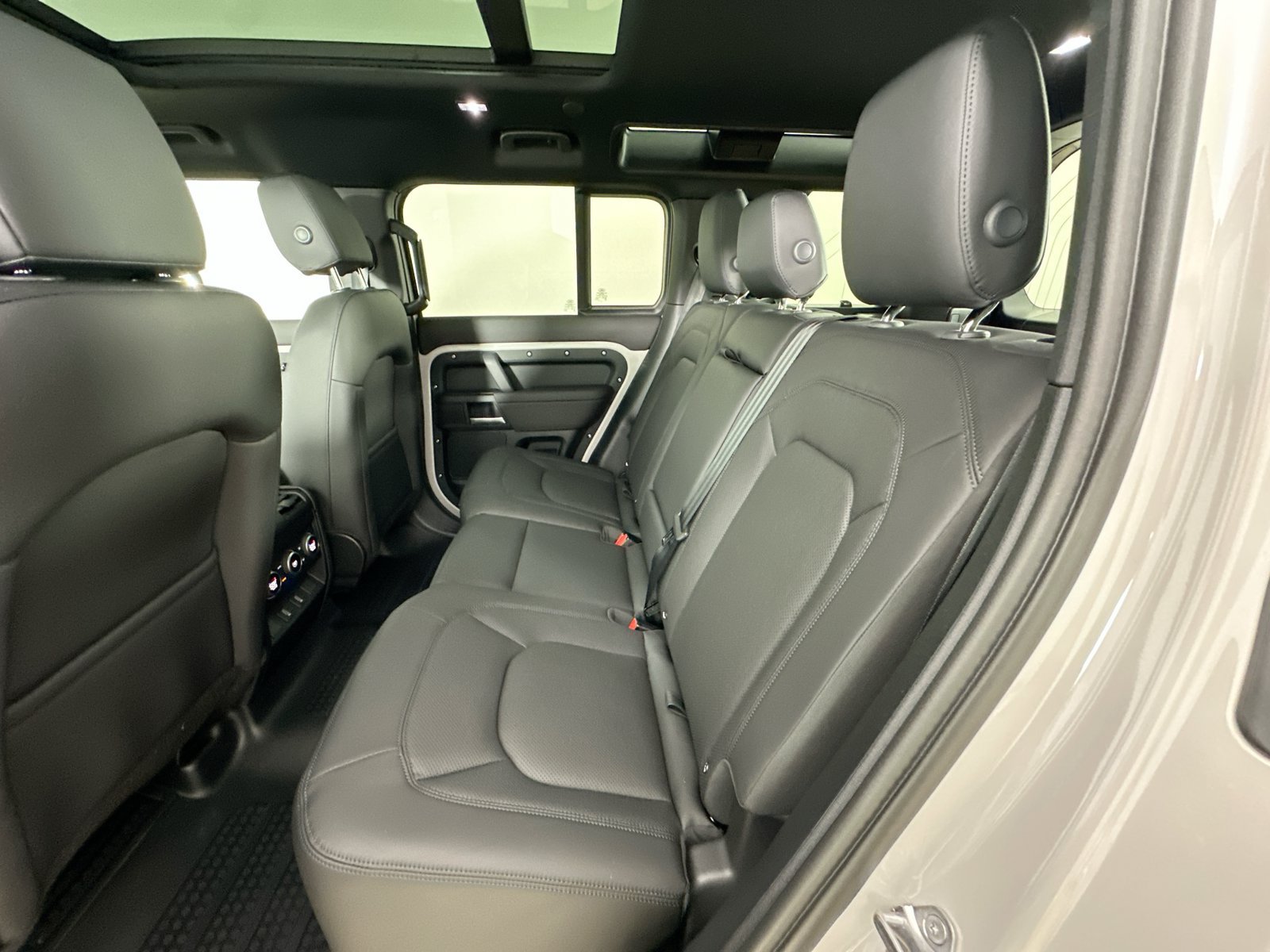 New 2026 Land Rover Defender 110 S AWD/4WD image 39