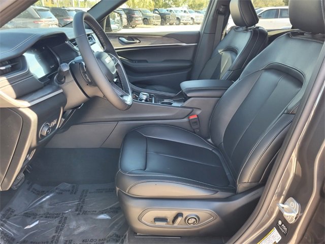 New 2025 Jeep Grand Cherokee Limited w/ Trailer Tow Package image 4