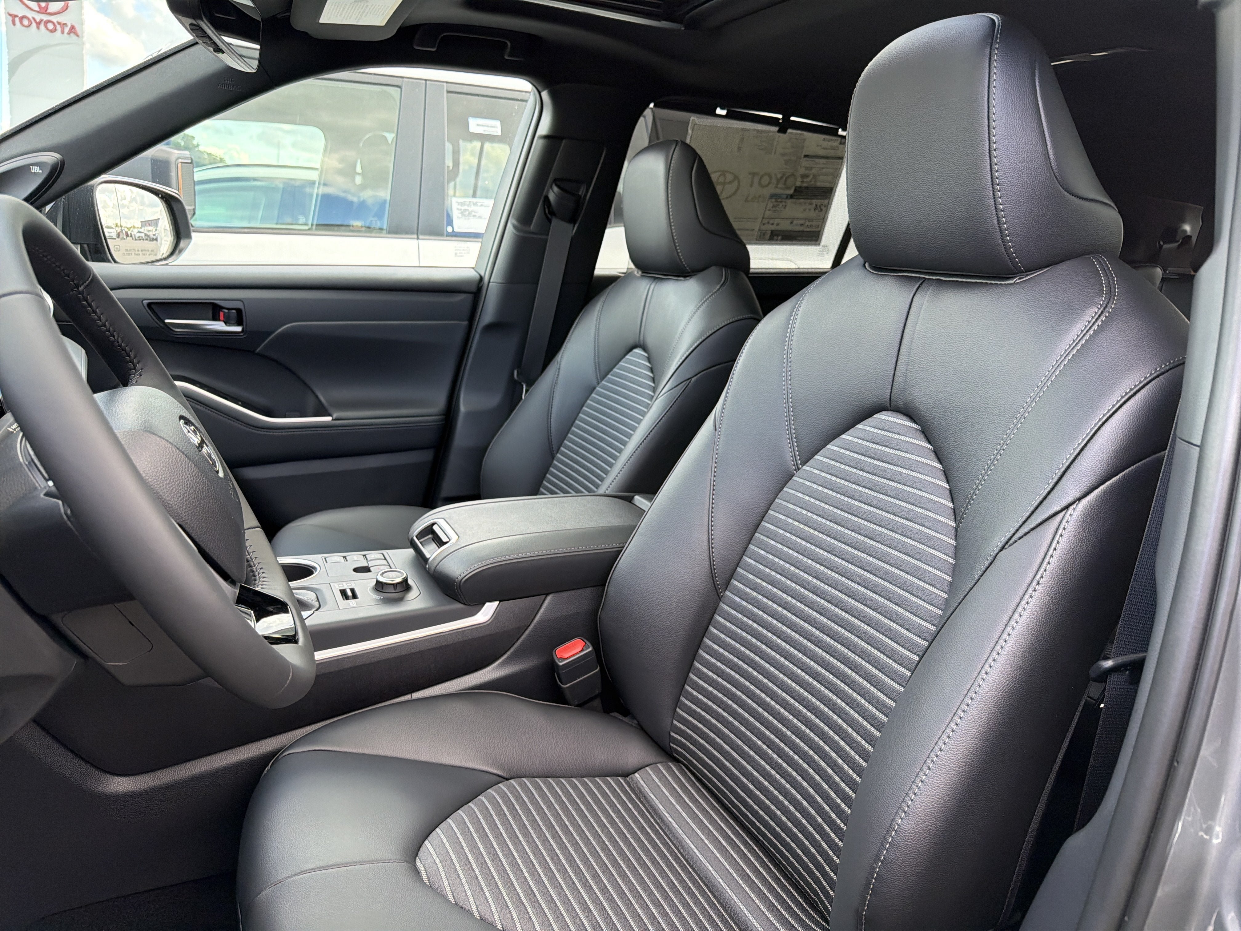 New 2026 Toyota Highlander XSE AWD/4WD image 10