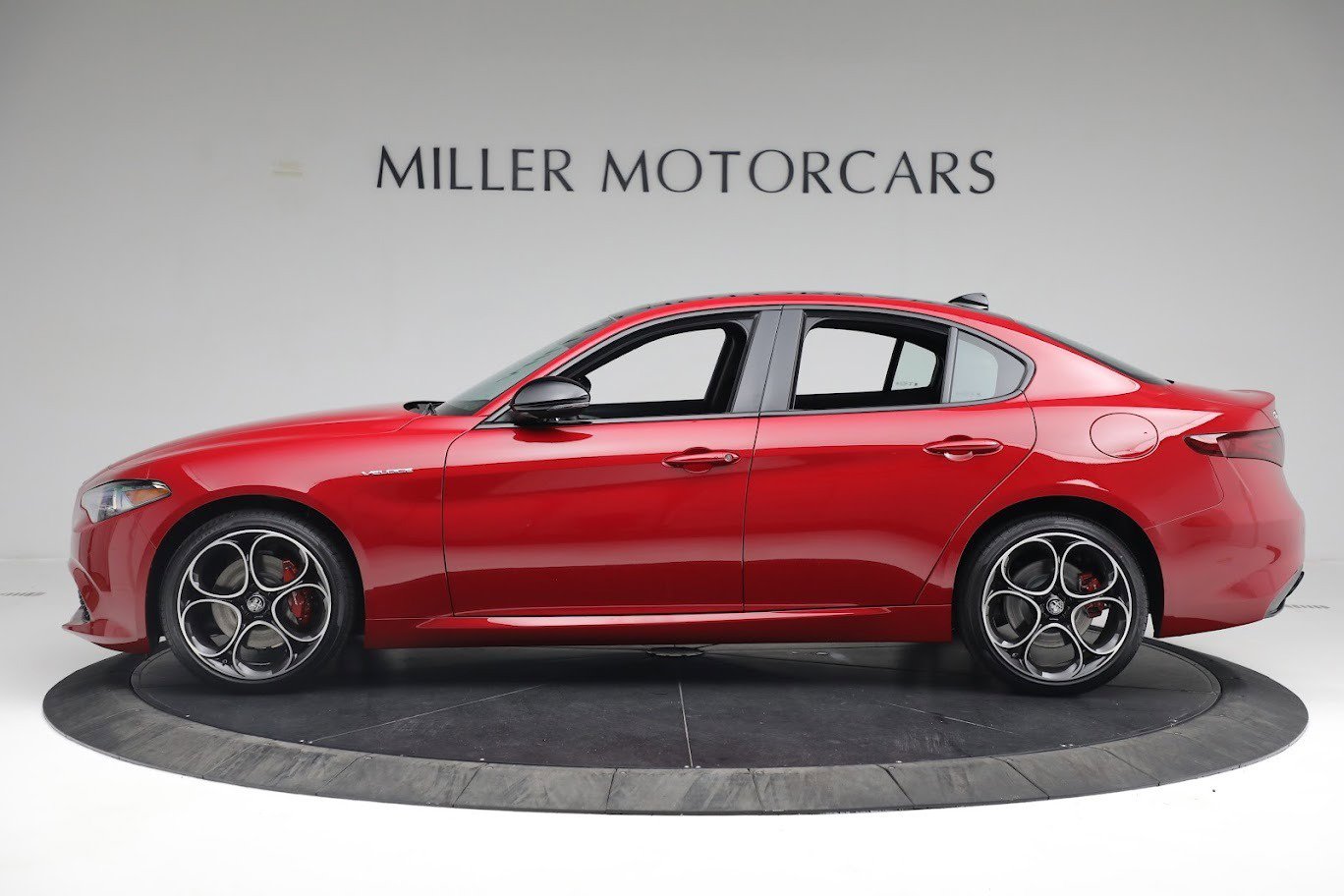 Used 2022 Alfa Romeo Giulia Veloce AWD/4WD image 3