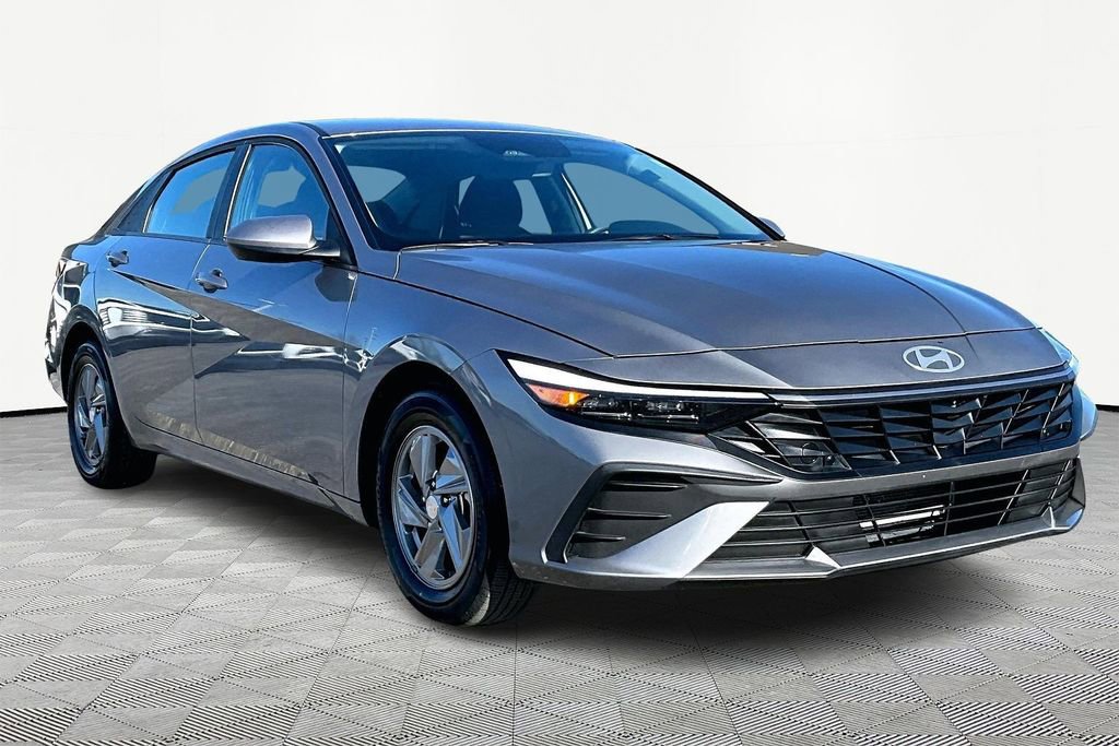 Used 2024 Hyundai Elantra SE image 12
