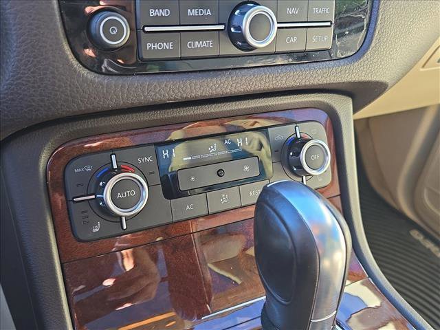 Used 2013 Volkswagen Touareg TDI image 14