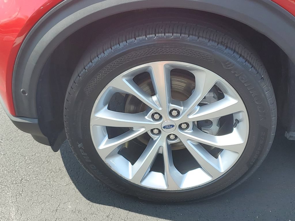 Used 2022 Ford Explorer Platinum w/ Equipment Group 601A AWD/4WD image 12