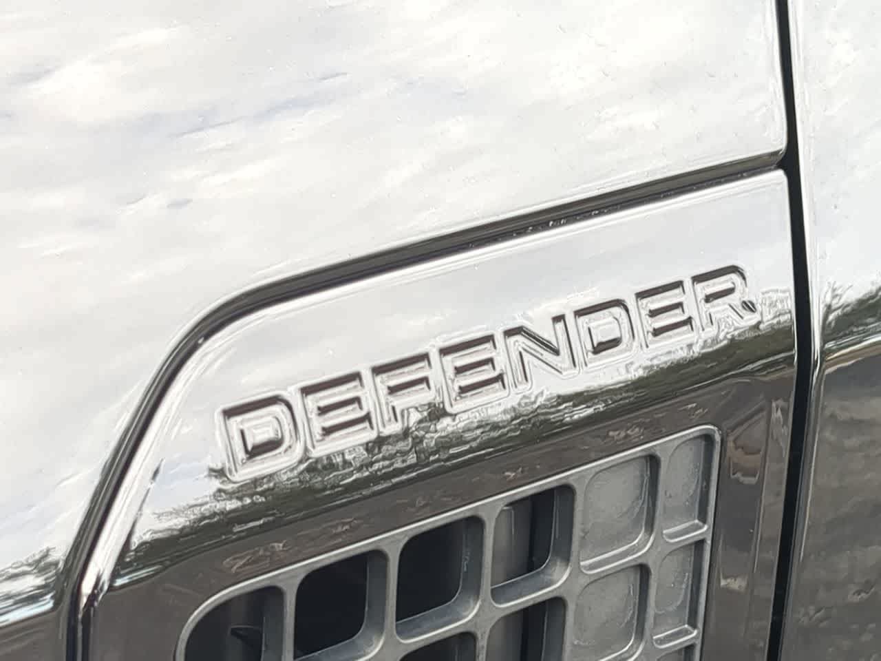 Used 2025 Land Rover Defender 110 S AWD/4WD image 13