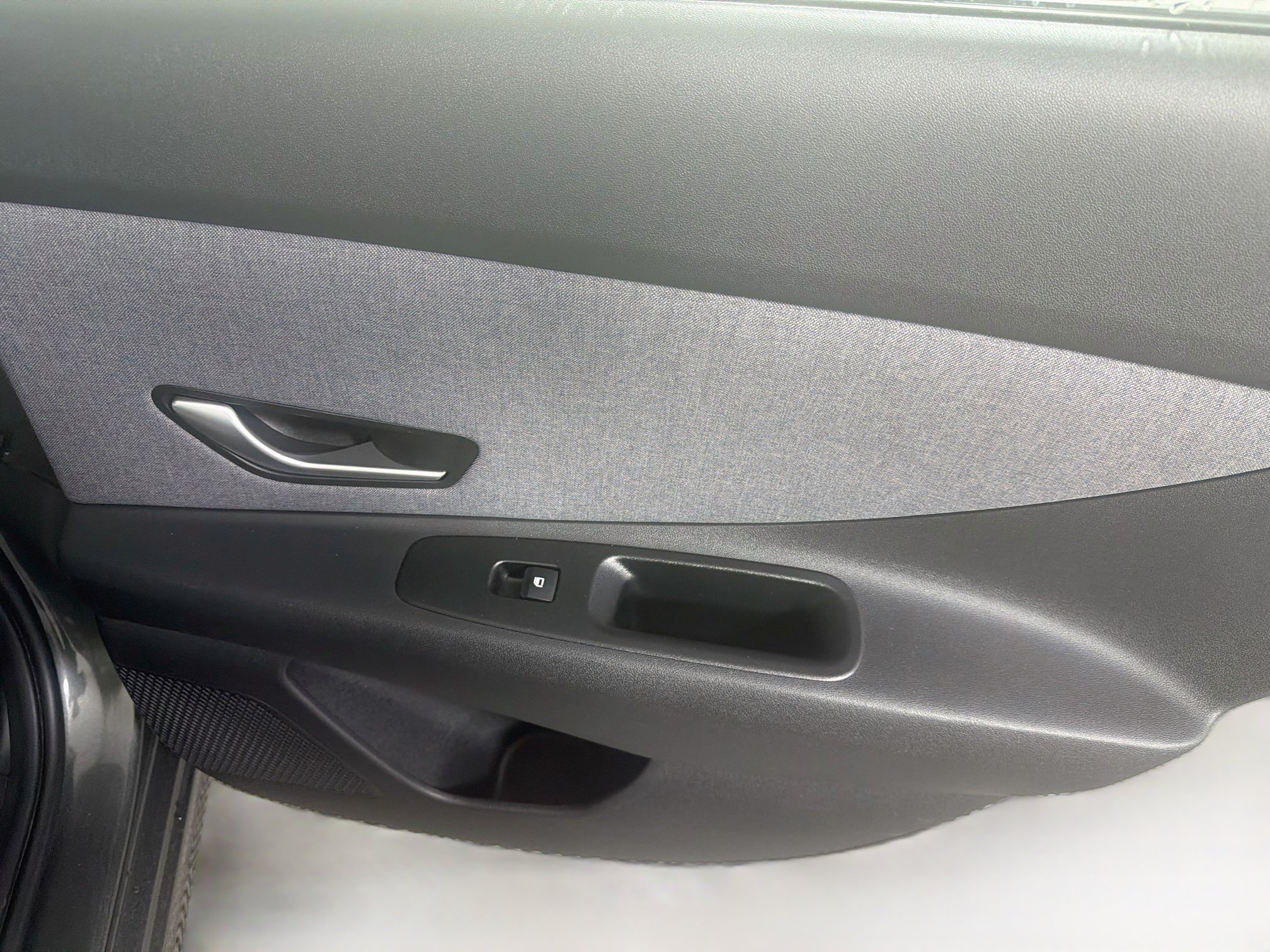 Used 2025 Hyundai Elantra Limited FWD image 30