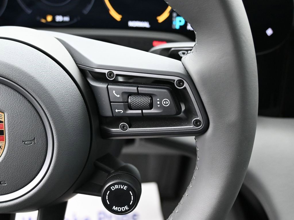 Used 2023 Porsche Taycan image 19