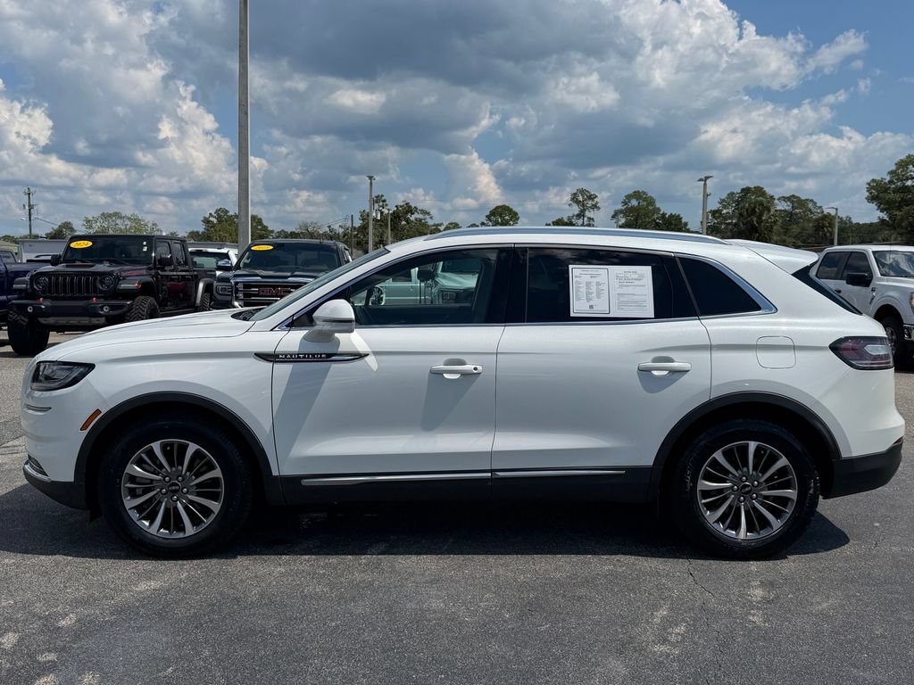 Used 2023 Lincoln Nautilus FWD w/ Premium Package image 2