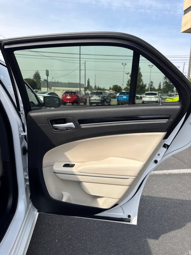 Used 2023 Chrysler 300 Touring L AWD/4WD image 14