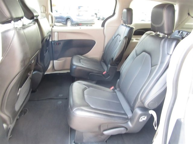 Used 2024 Chrysler Pacifica Touring-L image 15