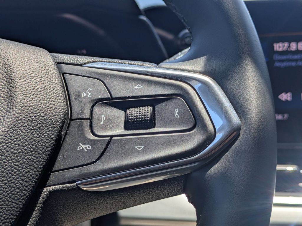 Used 2025 Chevrolet Trax LT w/ LT Convenience Package FWD image 23