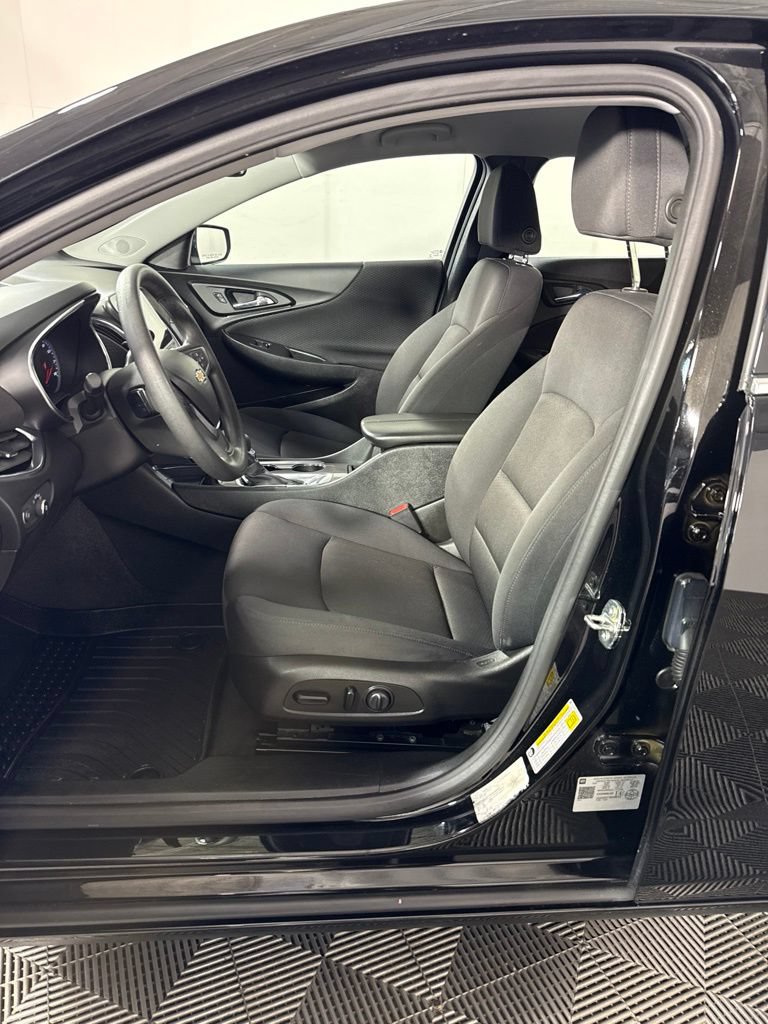 Used 2021 Chevrolet Malibu LT FWD image 15