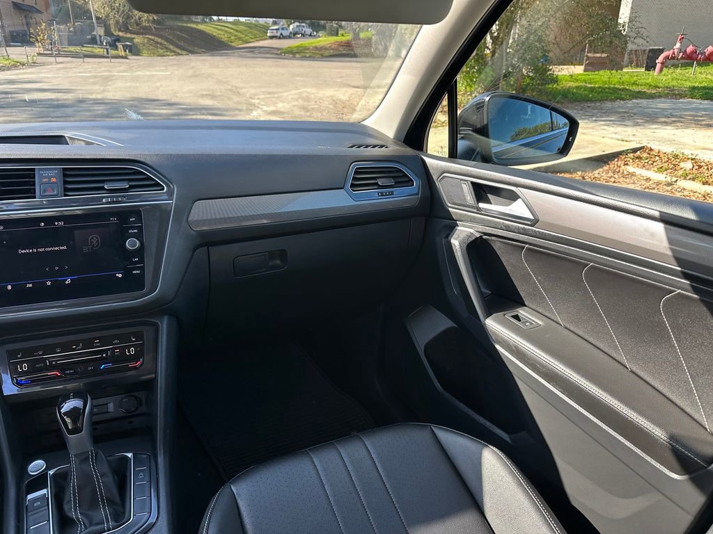 Used 2023 Volkswagen Tiguan SE image 12