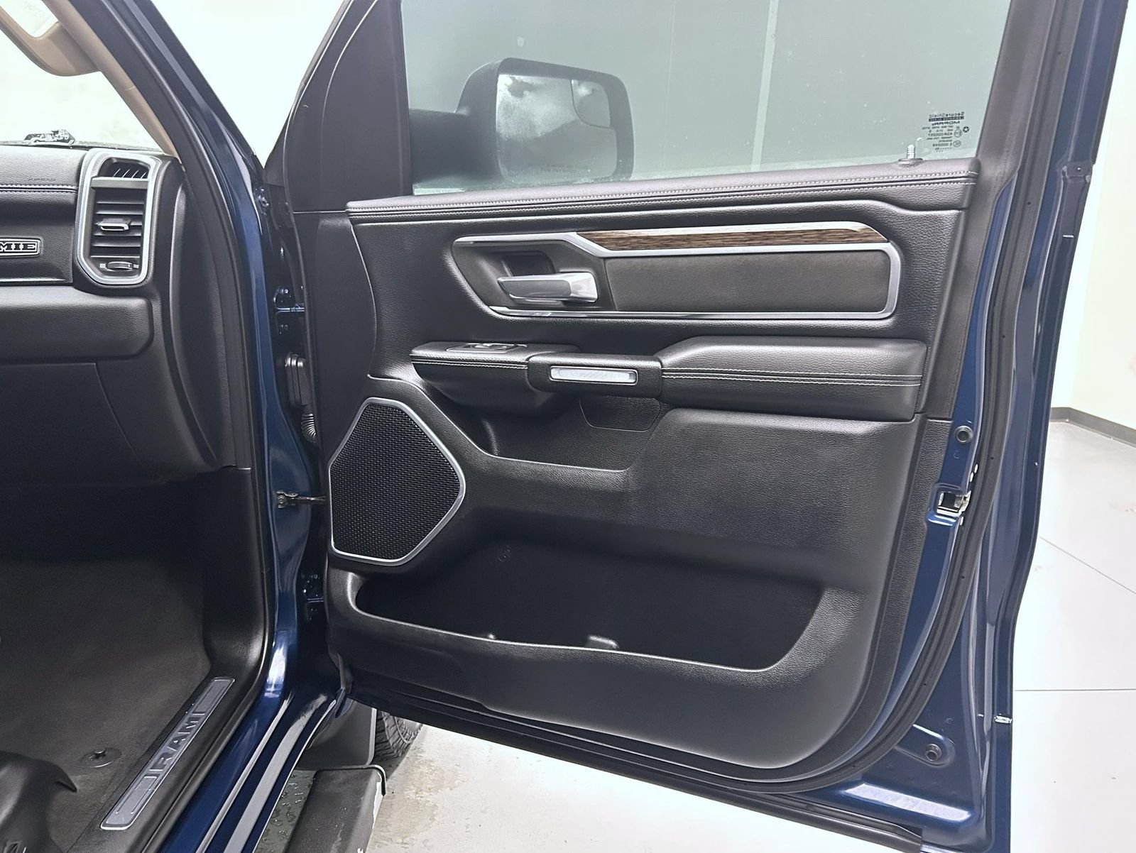 Used 2020 RAM 1500 Laramie AWD/4WD image 16
