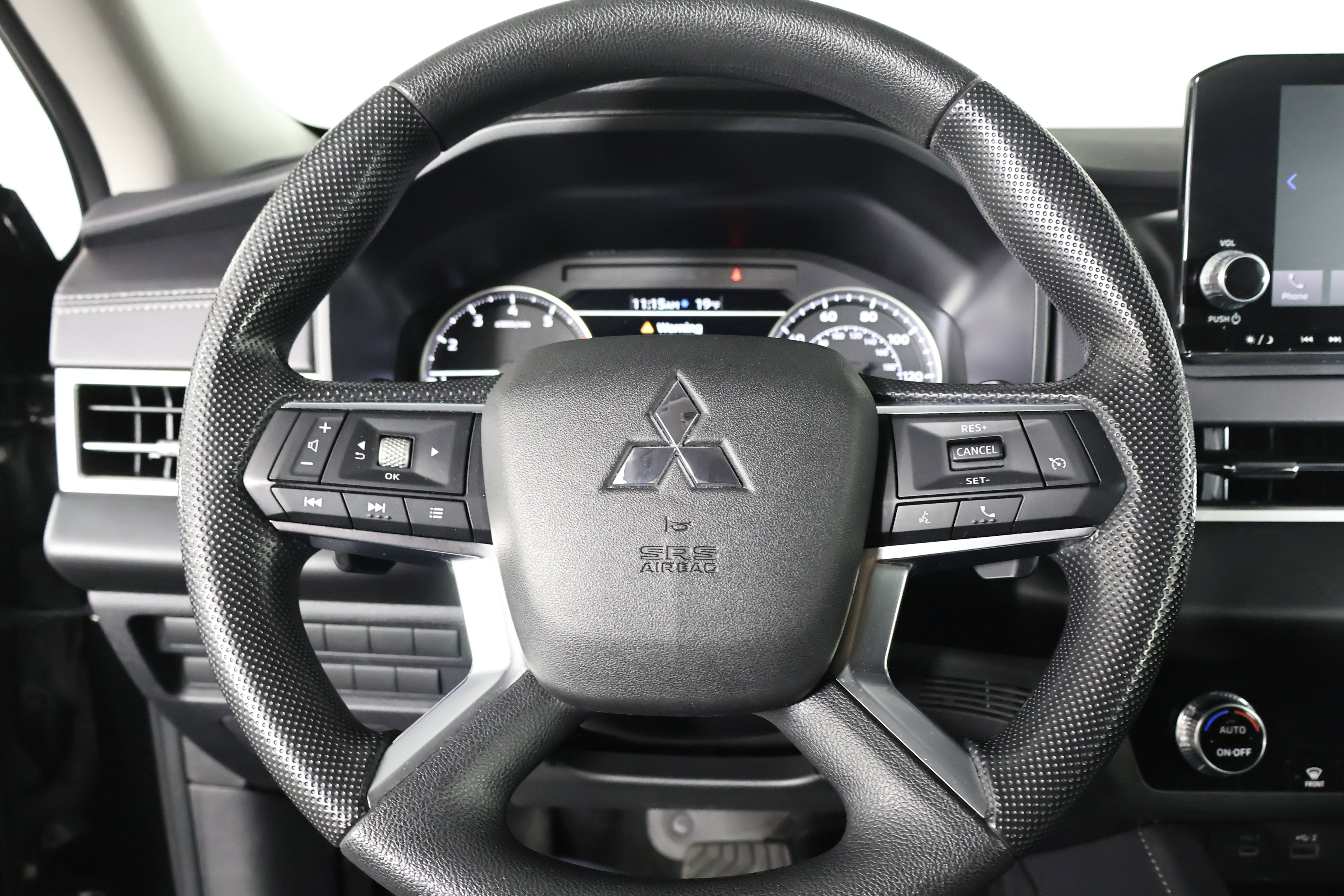 Used 2024 Mitsubishi Outlander ES image 19