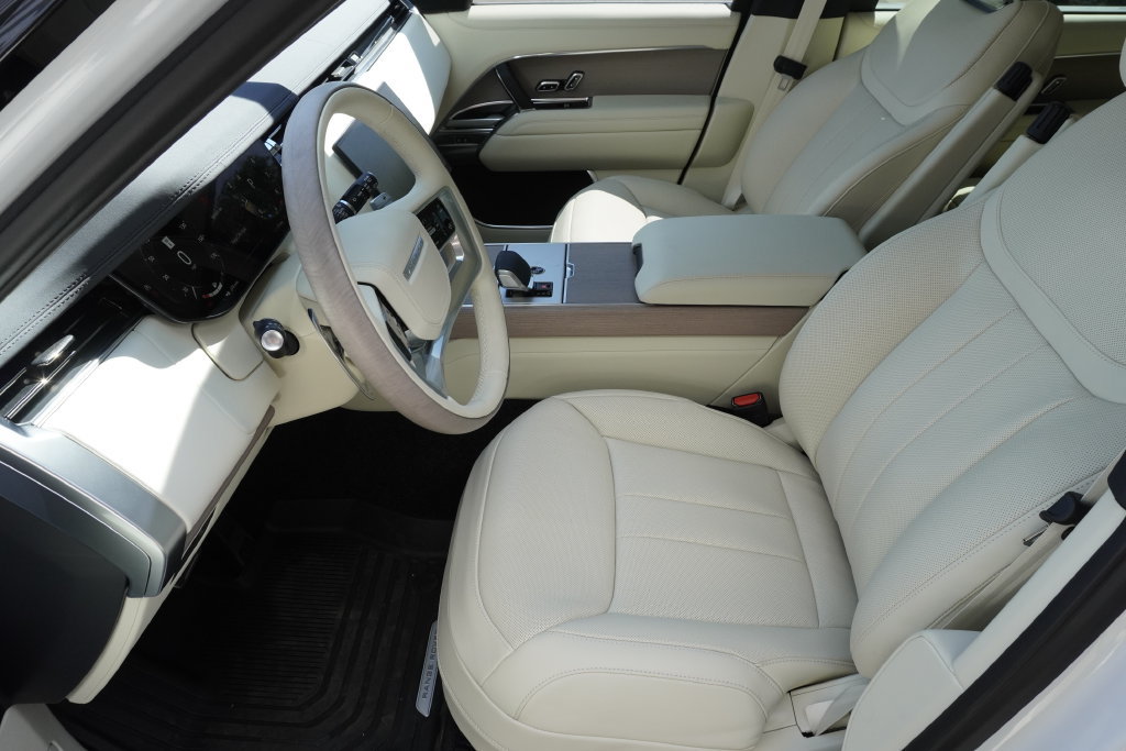 New 2026 Land Rover Range Rover Long Wheelbase SE AWD/4WD image 19