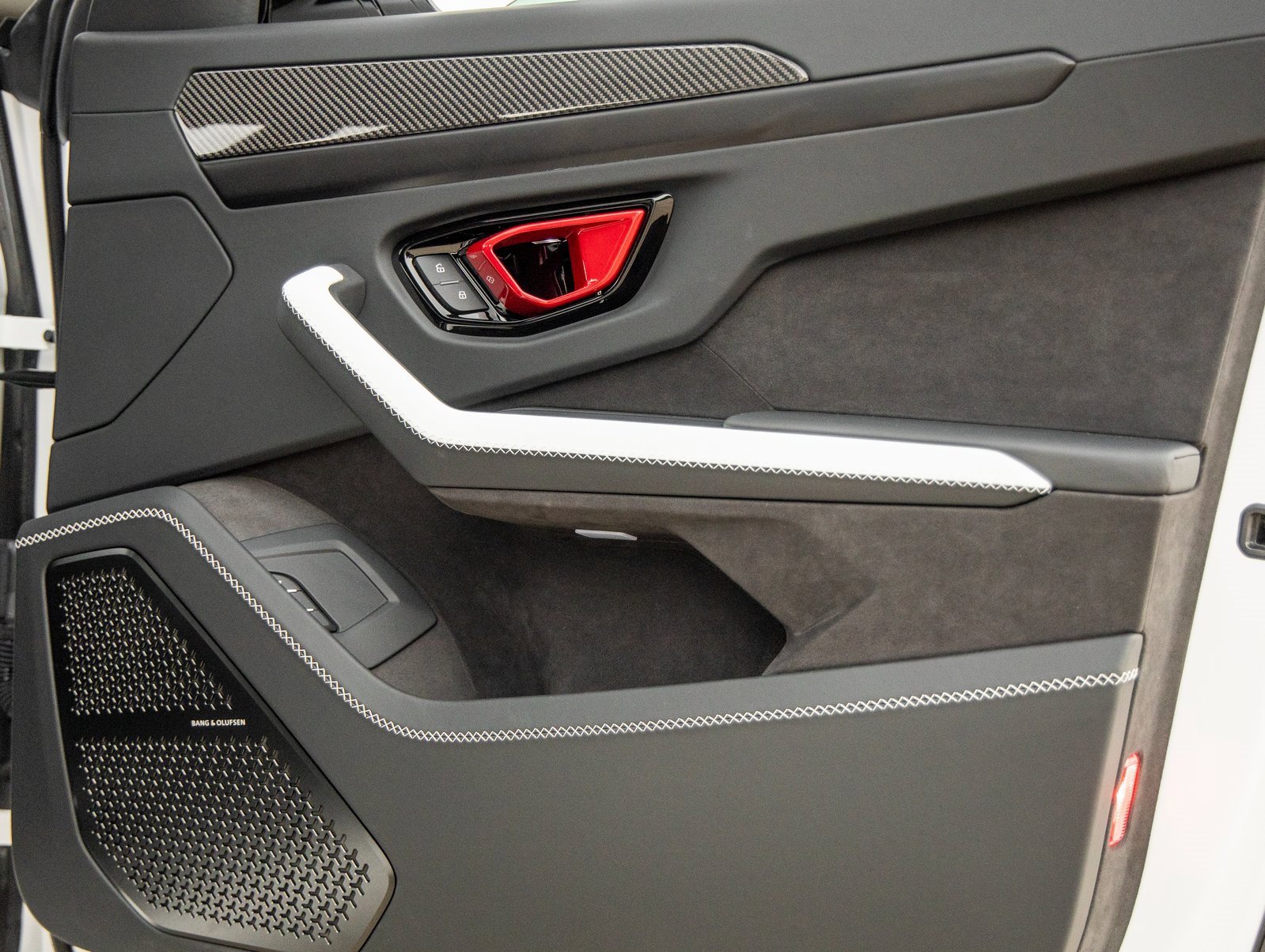 Used 2025 Lamborghini Urus SE image 43