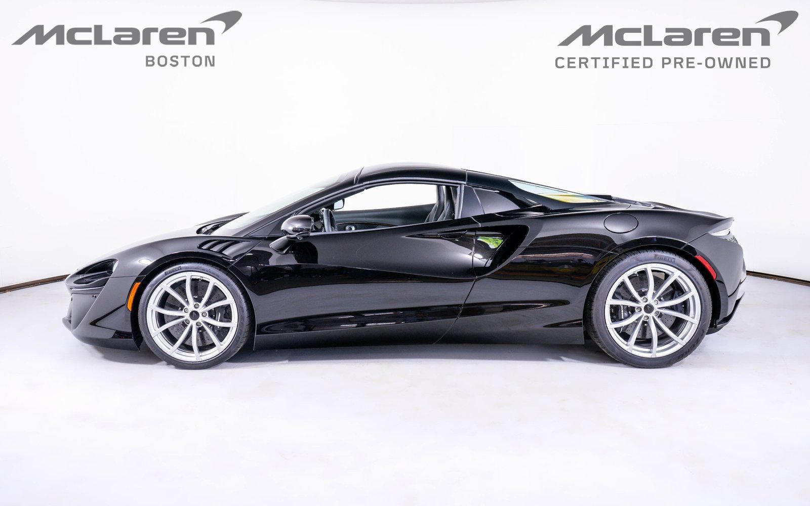 Used 2025 McLaren Artura Spider RWD image 3