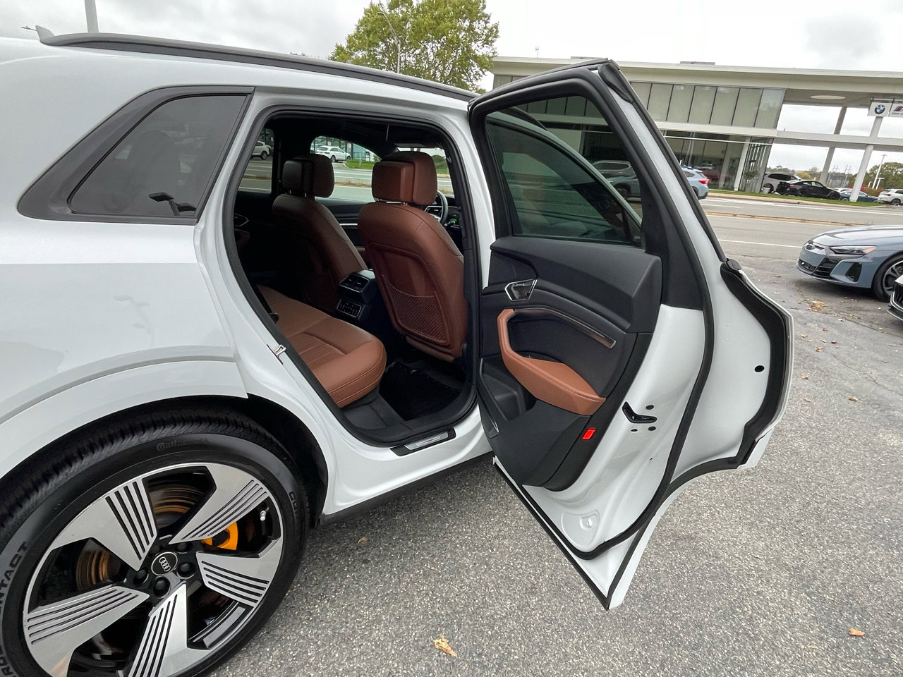 Used 2023 Audi e-tron Premium Plus w/ Premium Plus Package image 20