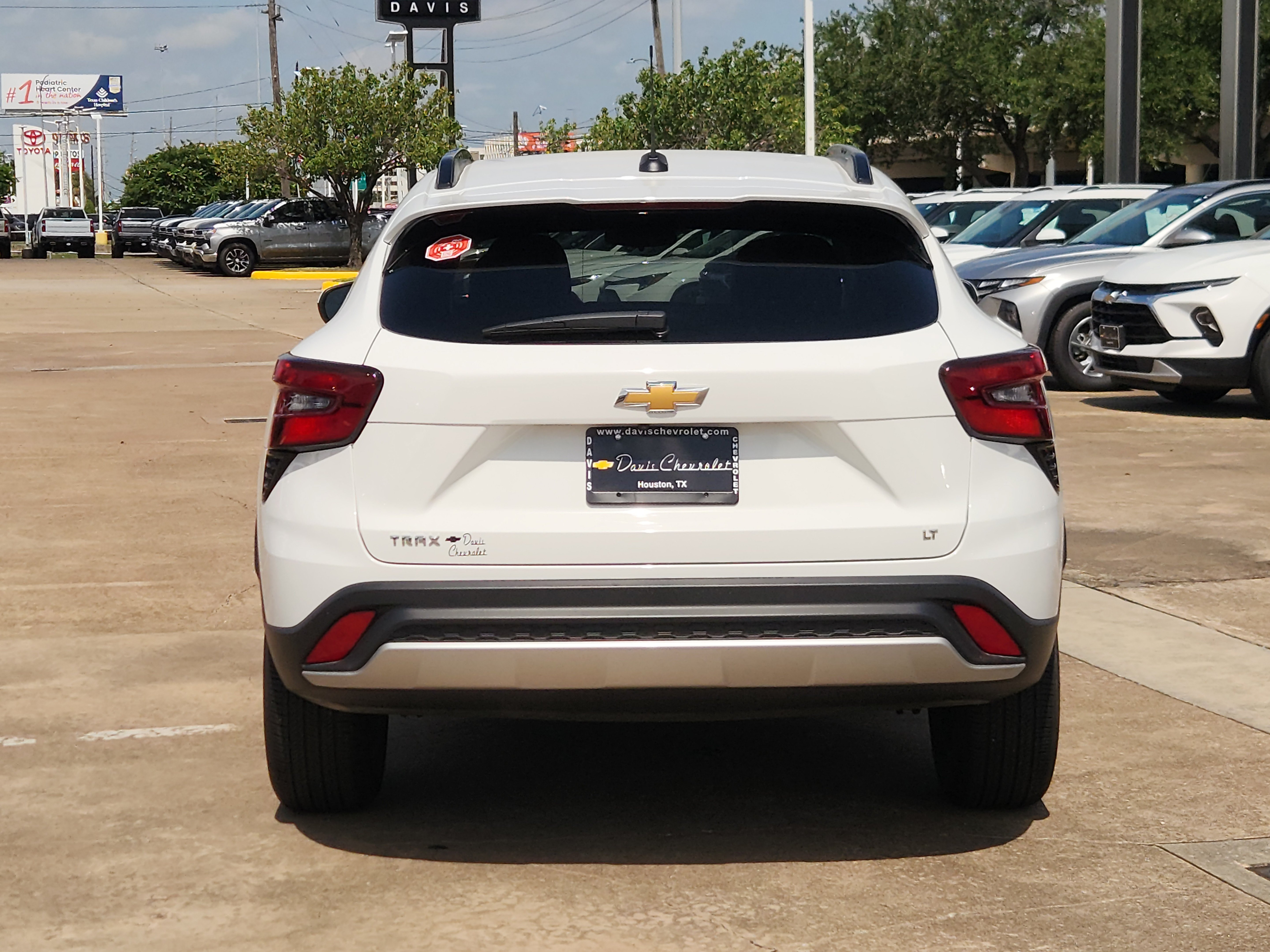 Used 2025 Chevrolet Trax LT FWD image 7
