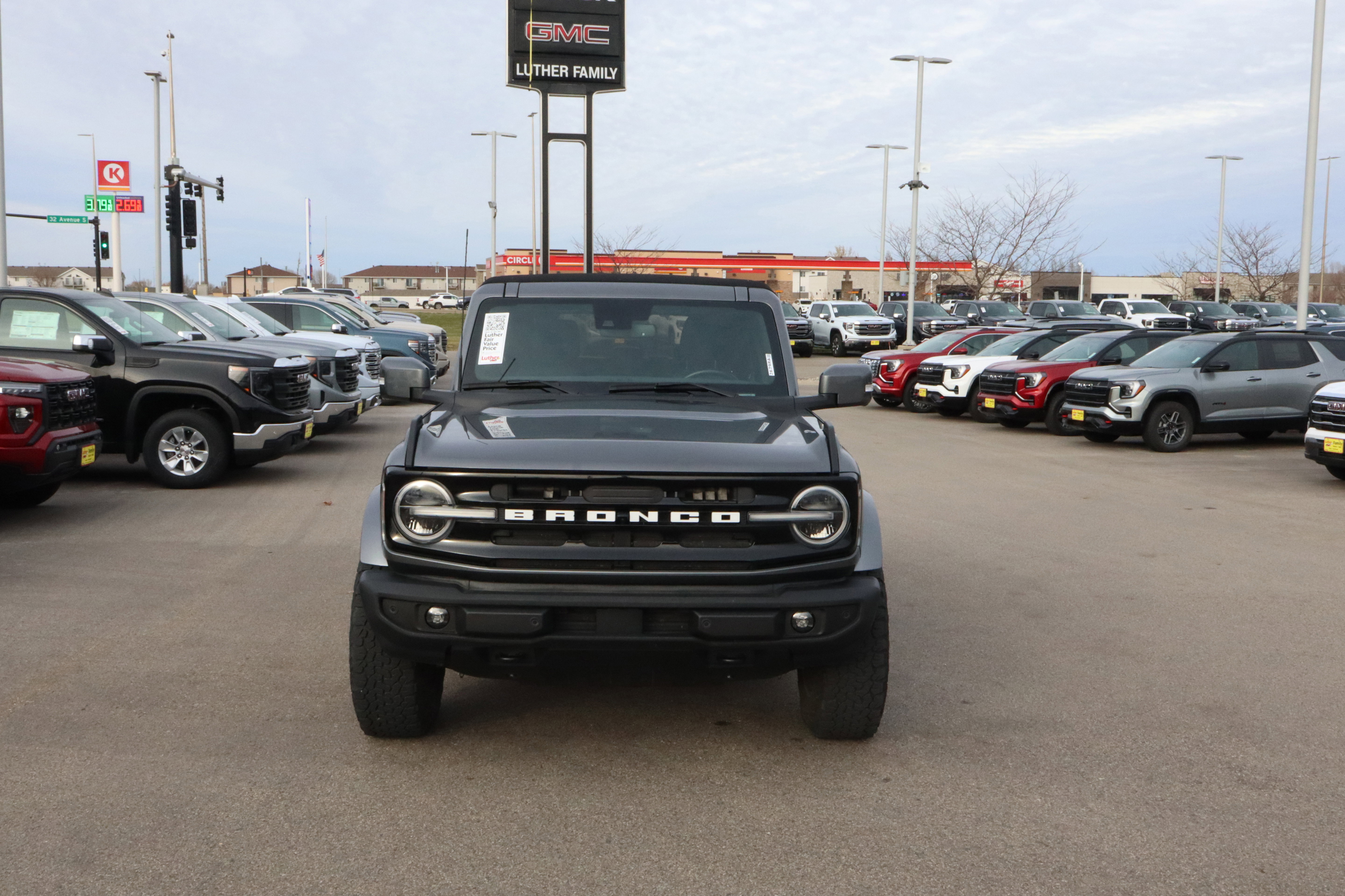 Used 2022 Ford Bronco Outer Banks image 2