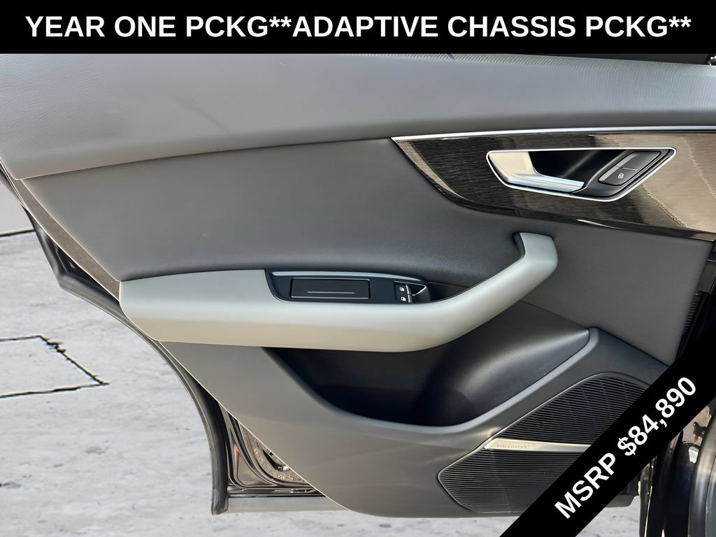 Used 2019 Audi Q8 Prestige w/ Adaptive Chassis Package AWD/4WD image 29
