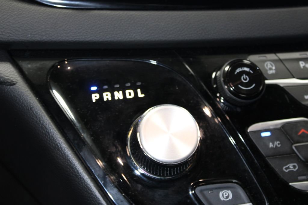 Used 2025 Chrysler Pacifica Select image 41