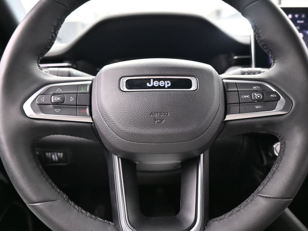 Used 2024 Jeep Compass Latitude image 22