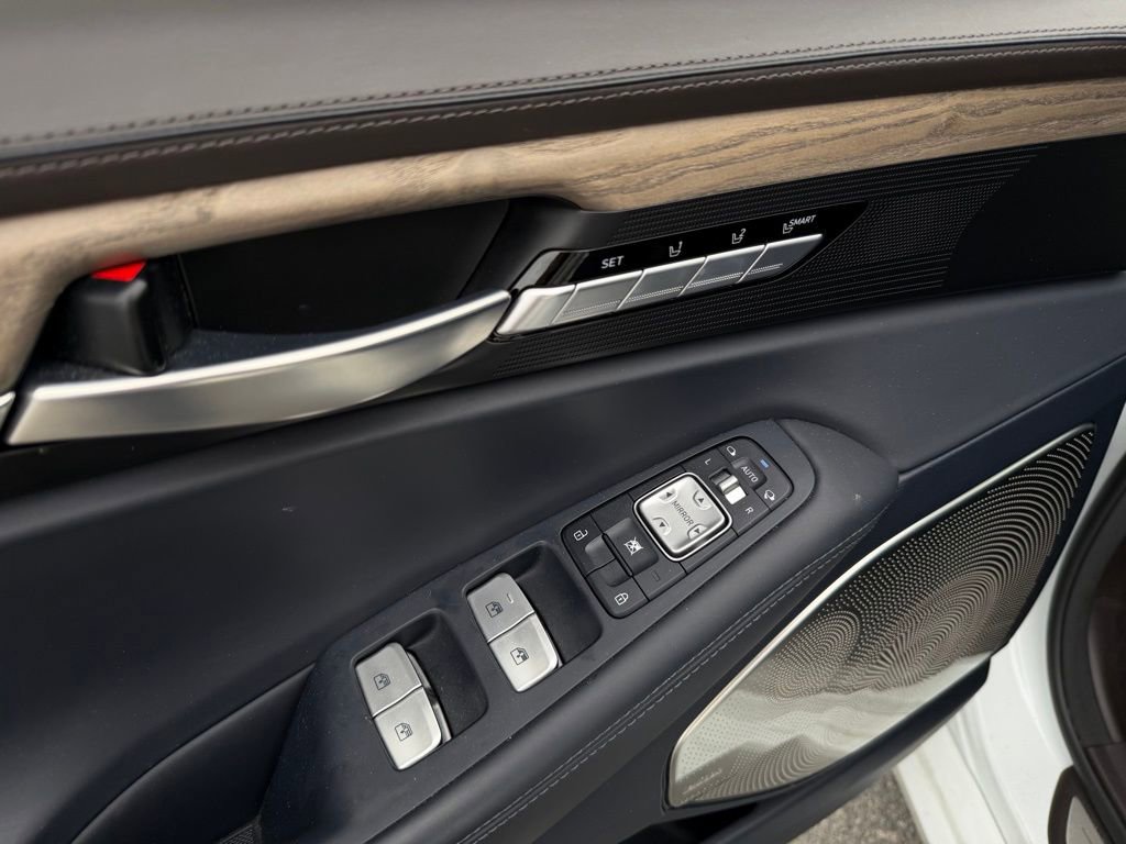 Used 2021 Genesis G90 3.3T Premium RWD image 14