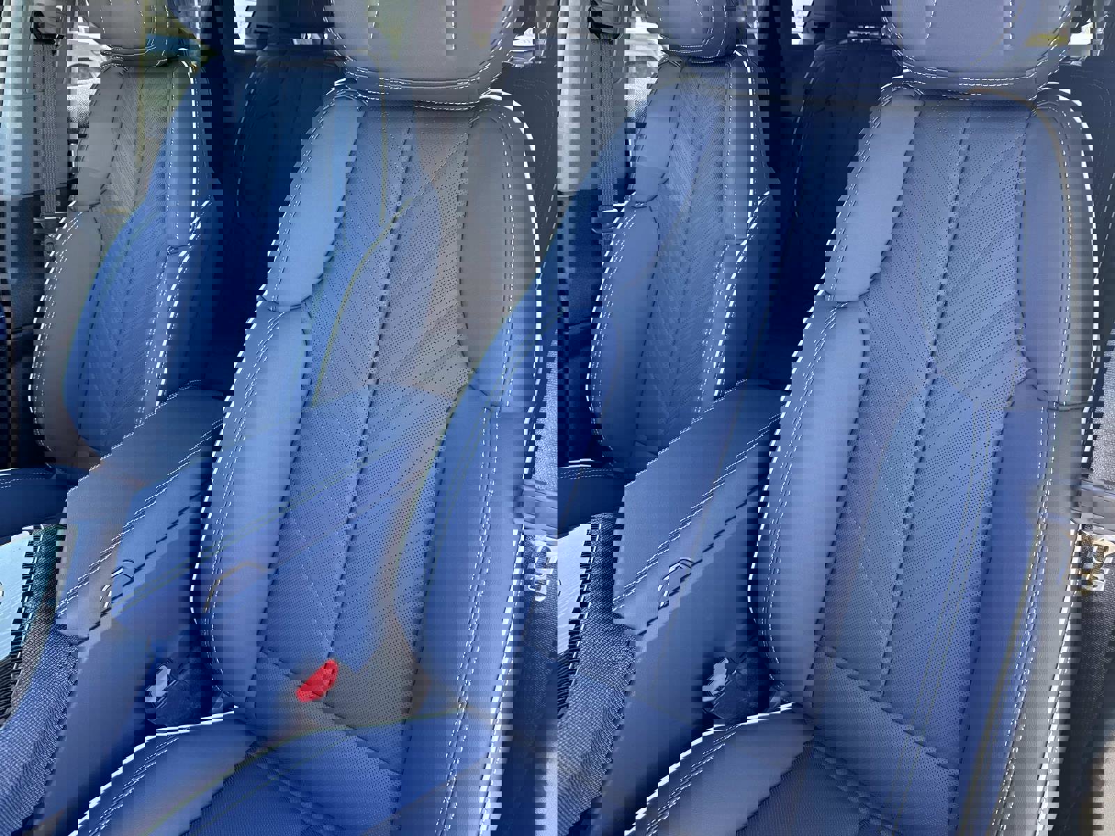 New 2026 Cadillac Optiq Luxury 2 image 20