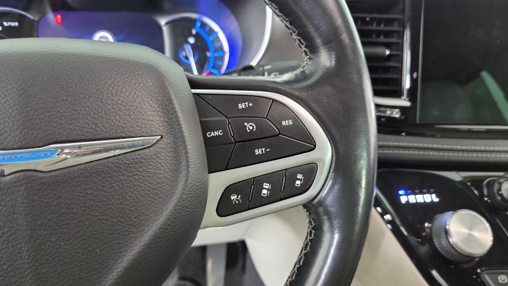 Used 2021 Chrysler Pacifica Touring-L FWD image 18
