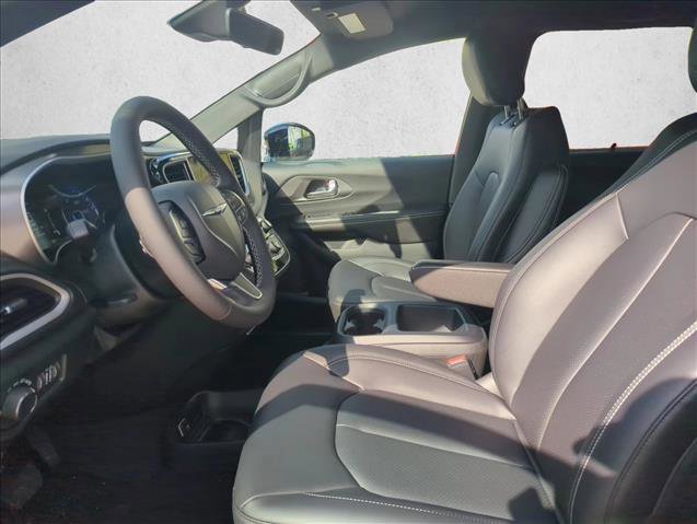 New 2026 Chrysler Voyager LX image 3