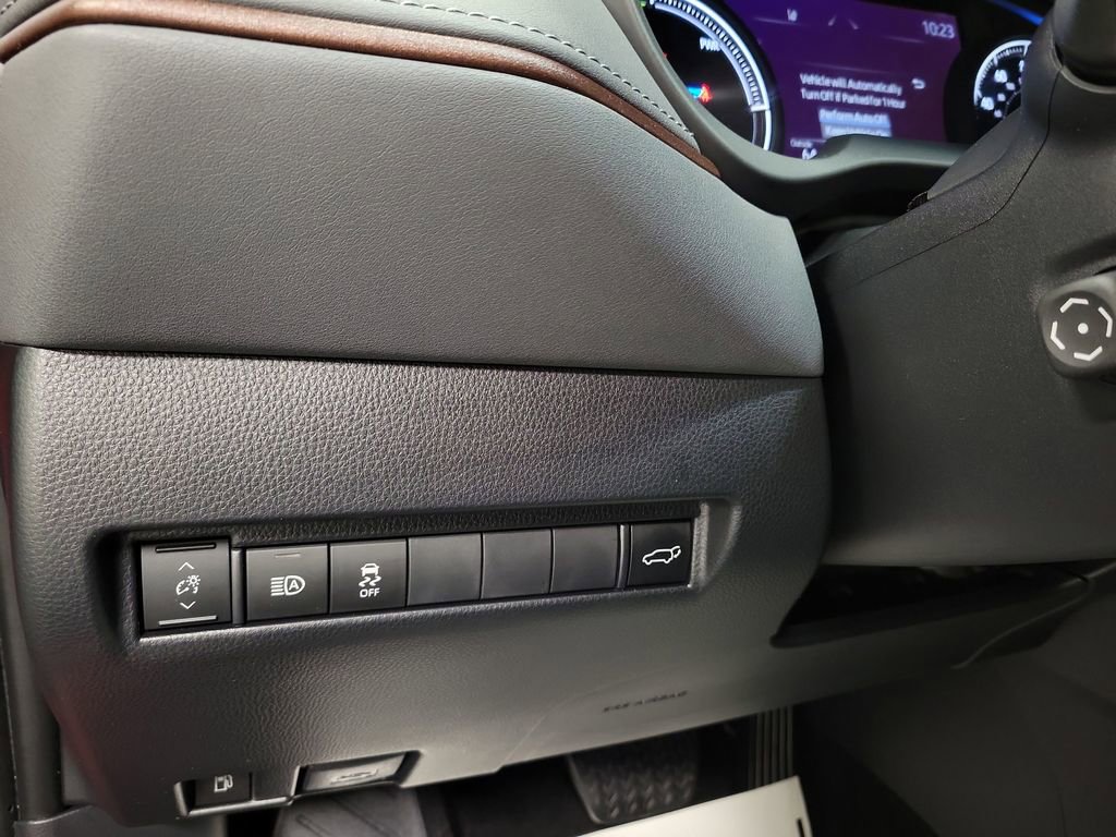 Used 2024 Toyota Venza XLE image 20