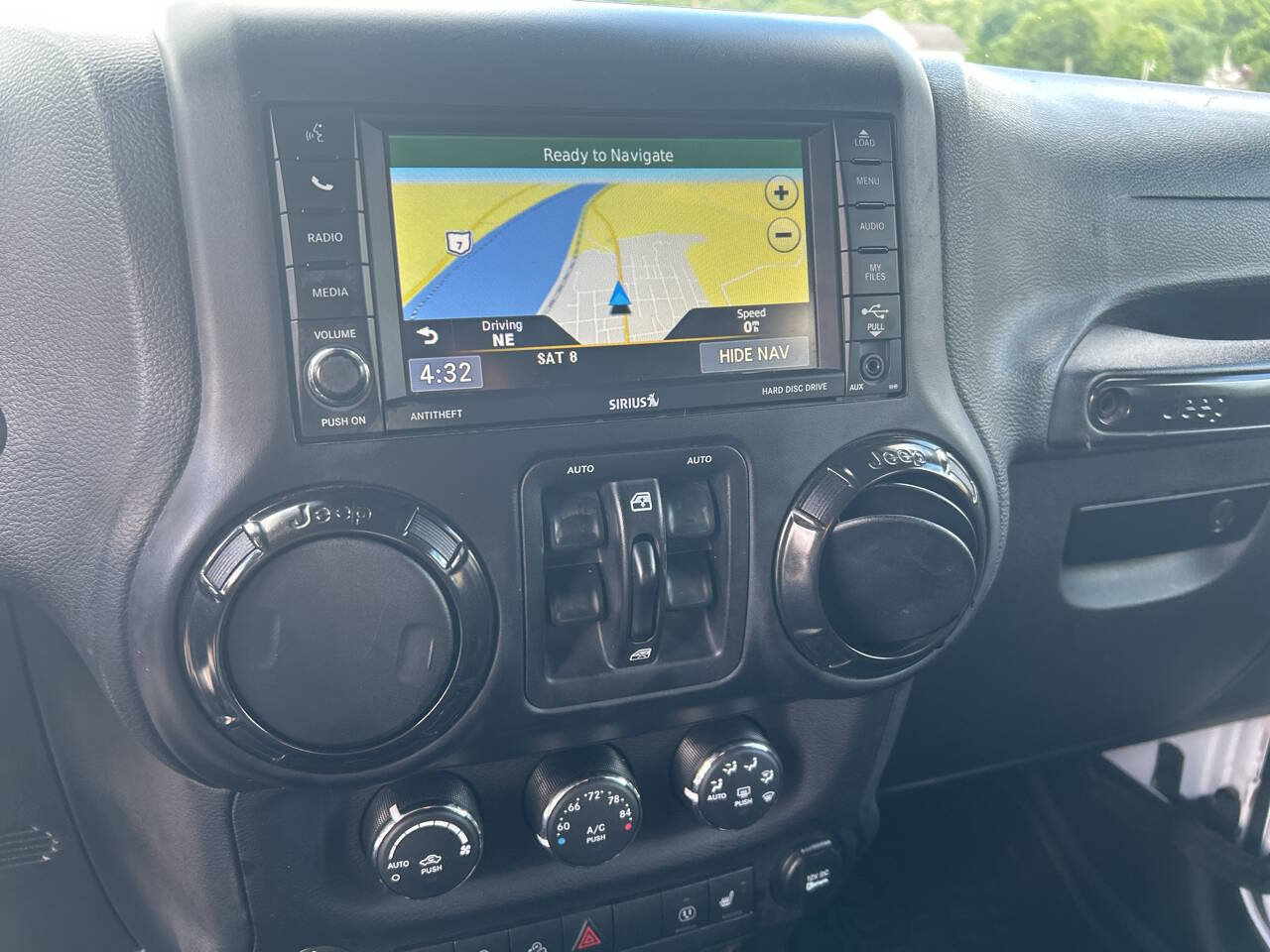 Used 2017 Jeep Wrangler Unlimited Sahara AWD/4WD image 10