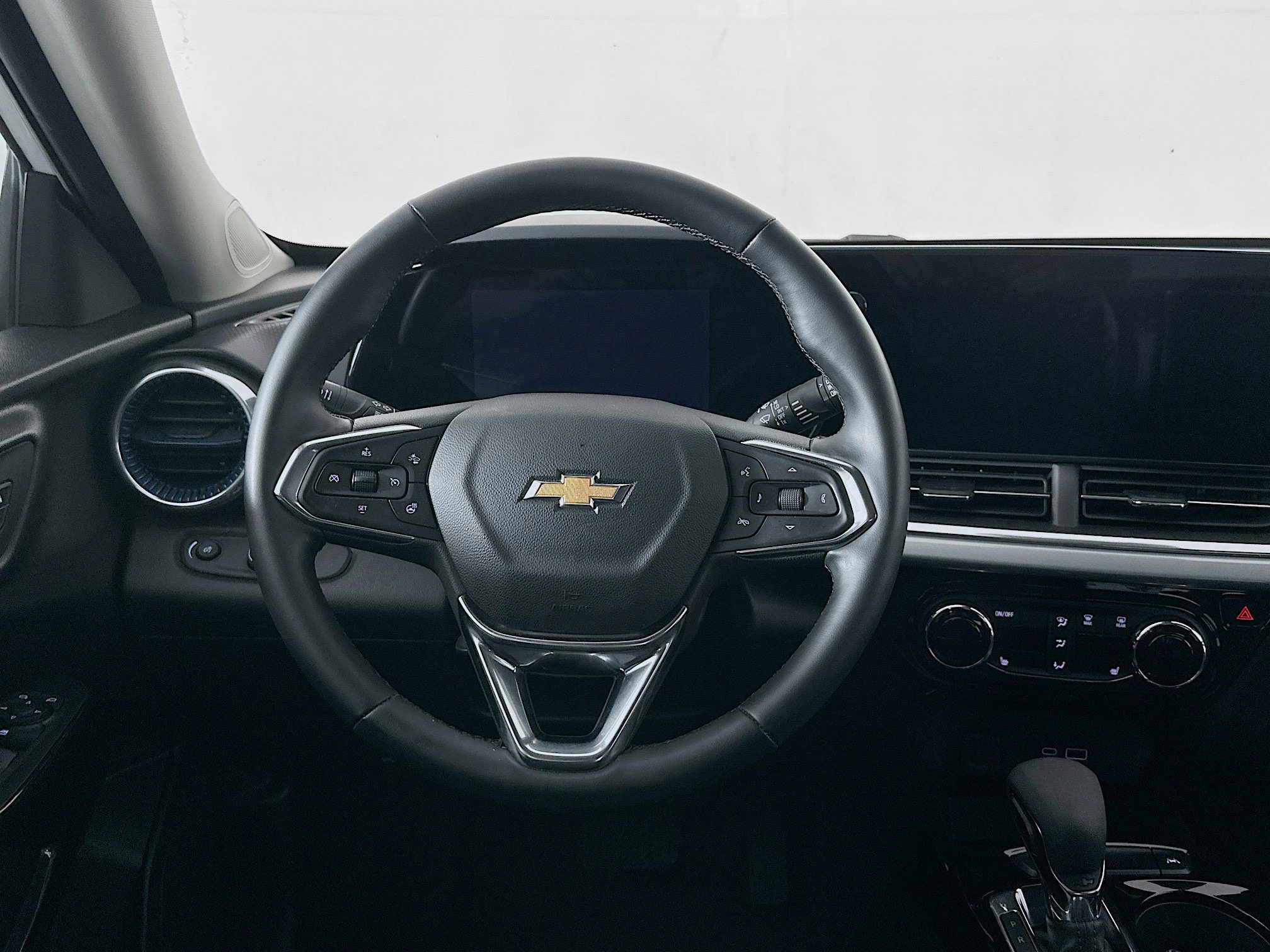 Used 2024 Chevrolet Trax LT w/ Driver Confidence Package FWD image 18