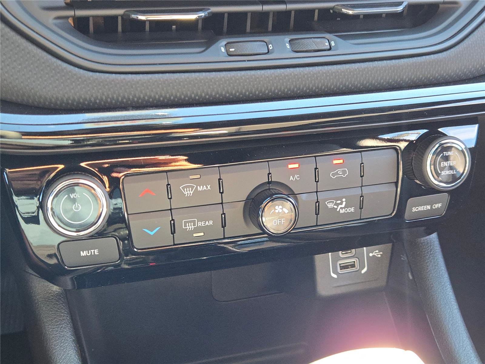 New 2026 Jeep Compass Latitude image 30