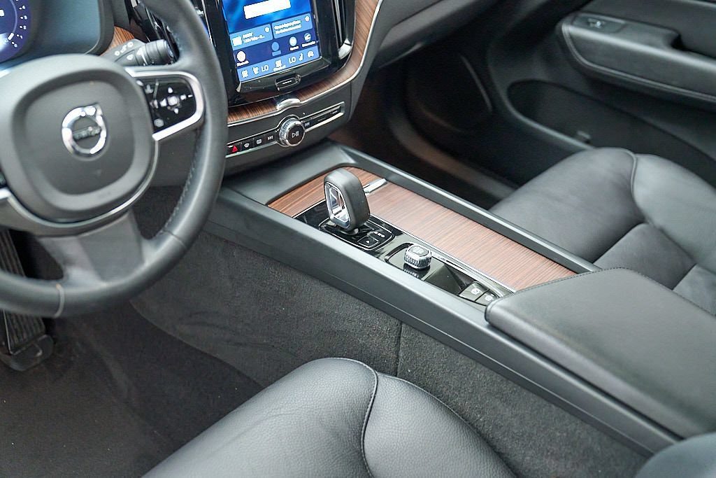 Certified 2023 Volvo XC60 B5 Plus AWD/4WD image 13