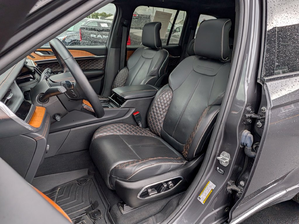 Used 2022 Jeep Grand Cherokee Summit AWD/4WD image 14