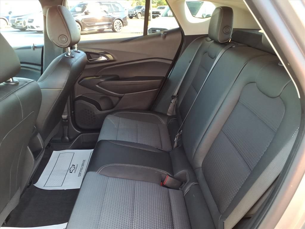 Used 2025 Chevrolet Trax LT FWD image 21