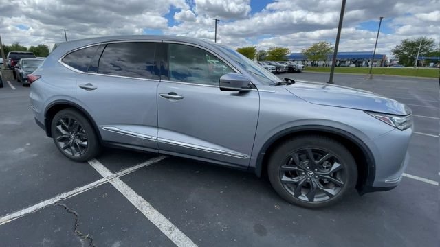 Used 2023 Acura MDX SH-AWD w/ Technology Package image 3