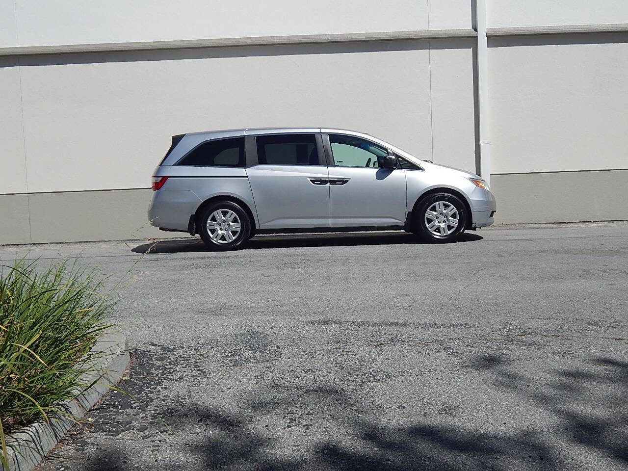 Used 2012 Honda Odyssey LX image 2