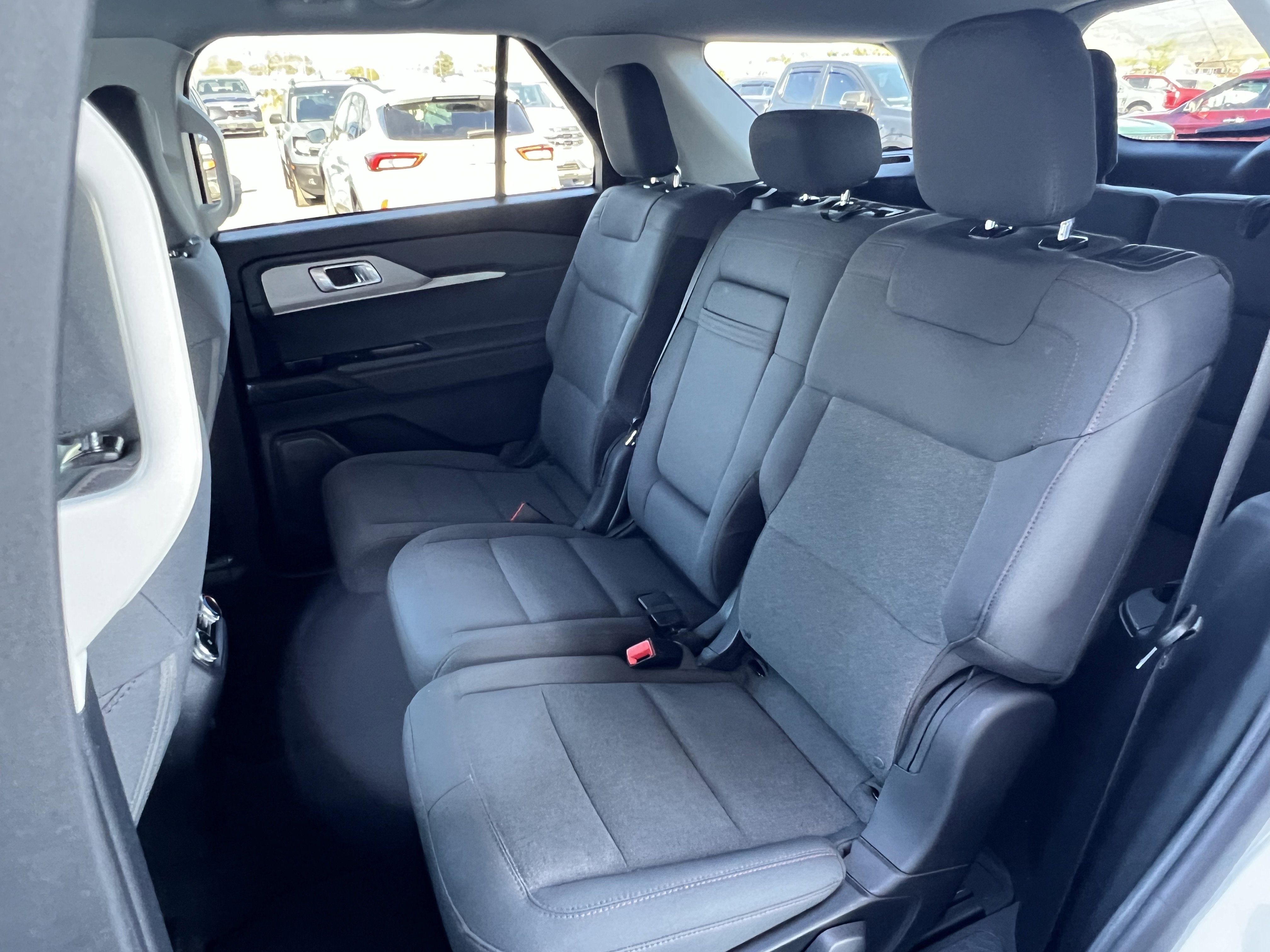 Used 2025 Ford Explorer Active AWD/4WD image 17