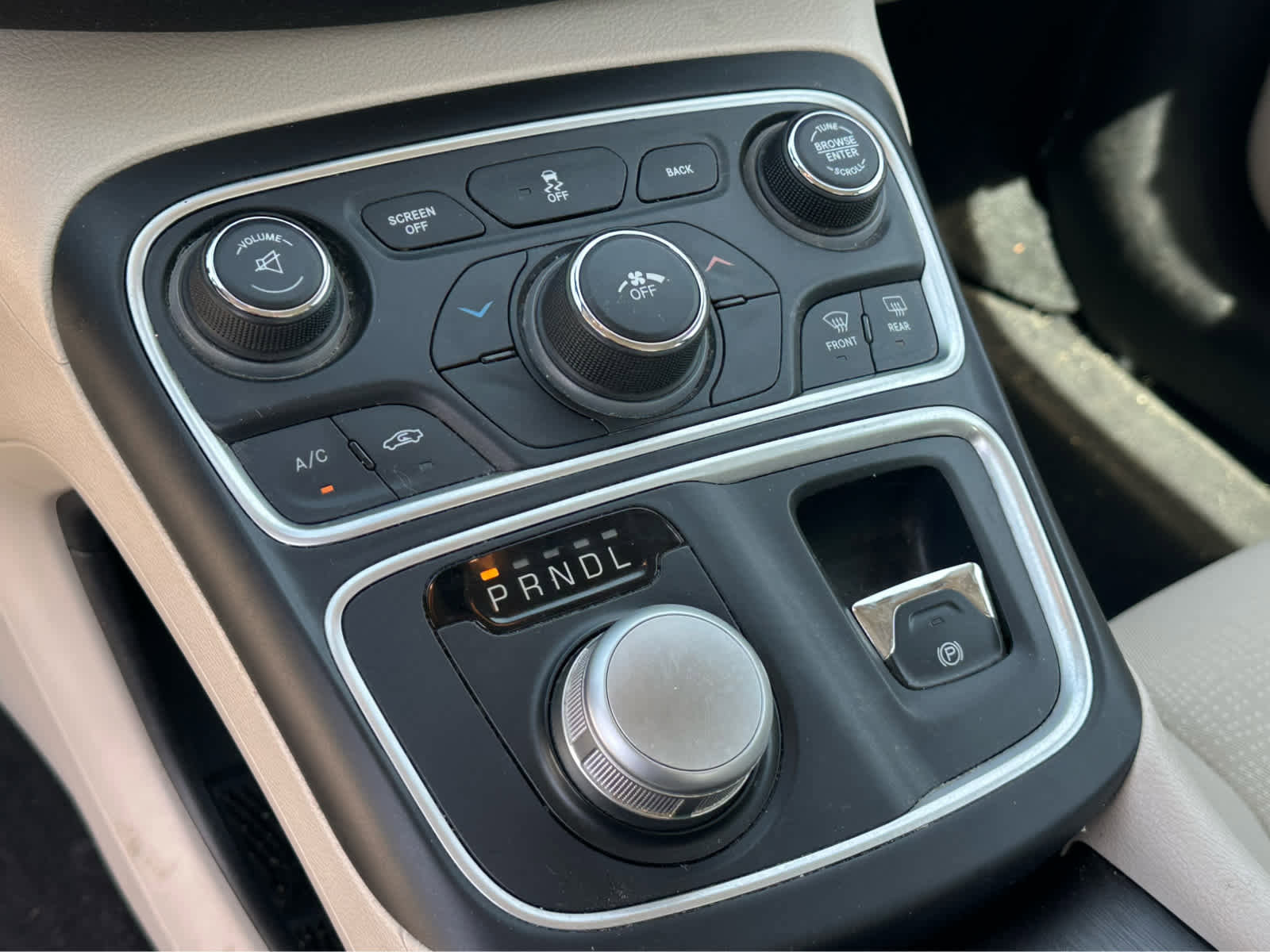 Used 2016 Chrysler 200 Limited FWD image 15