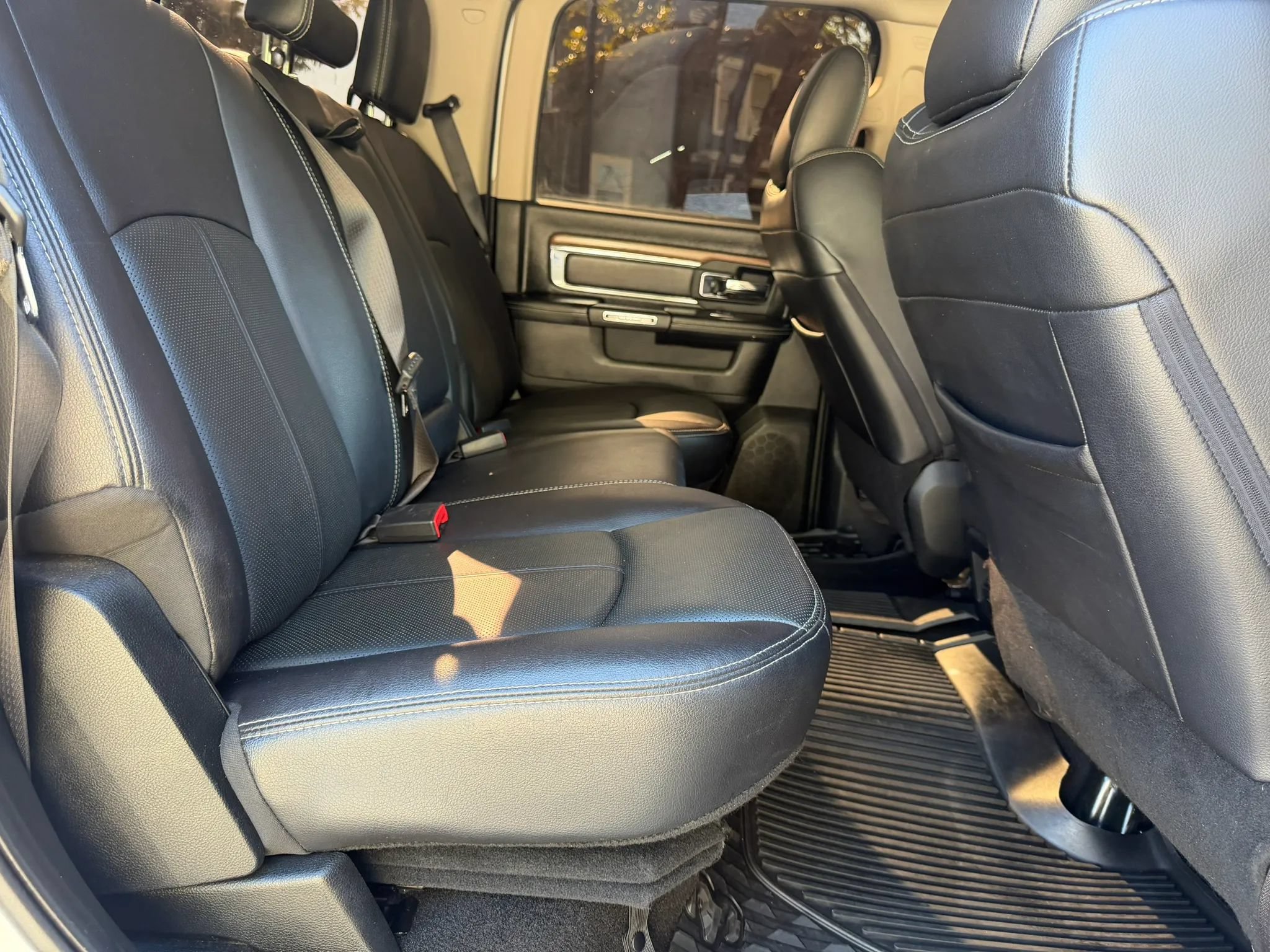 Used 2018 RAM 2500 Laramie AWD/4WD image 11