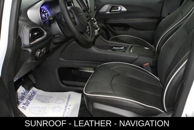 New 2027 Chrysler Pacifica Limited AWD/4WD image 14