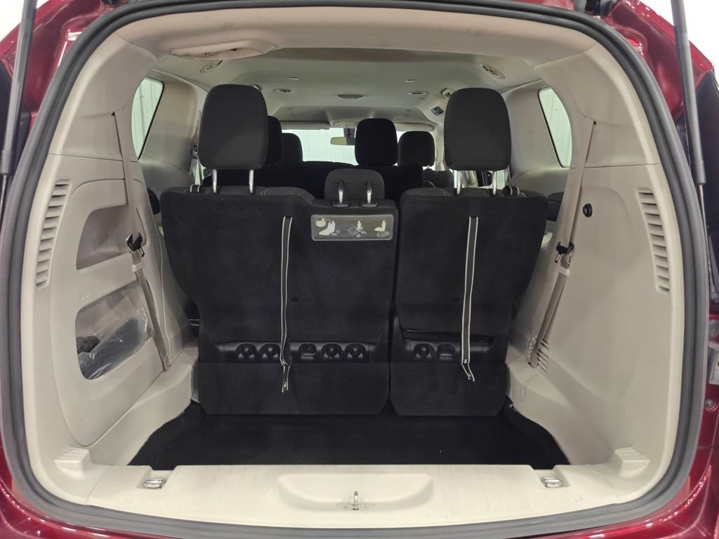 Used 2020 Chrysler Voyager L FWD image 26