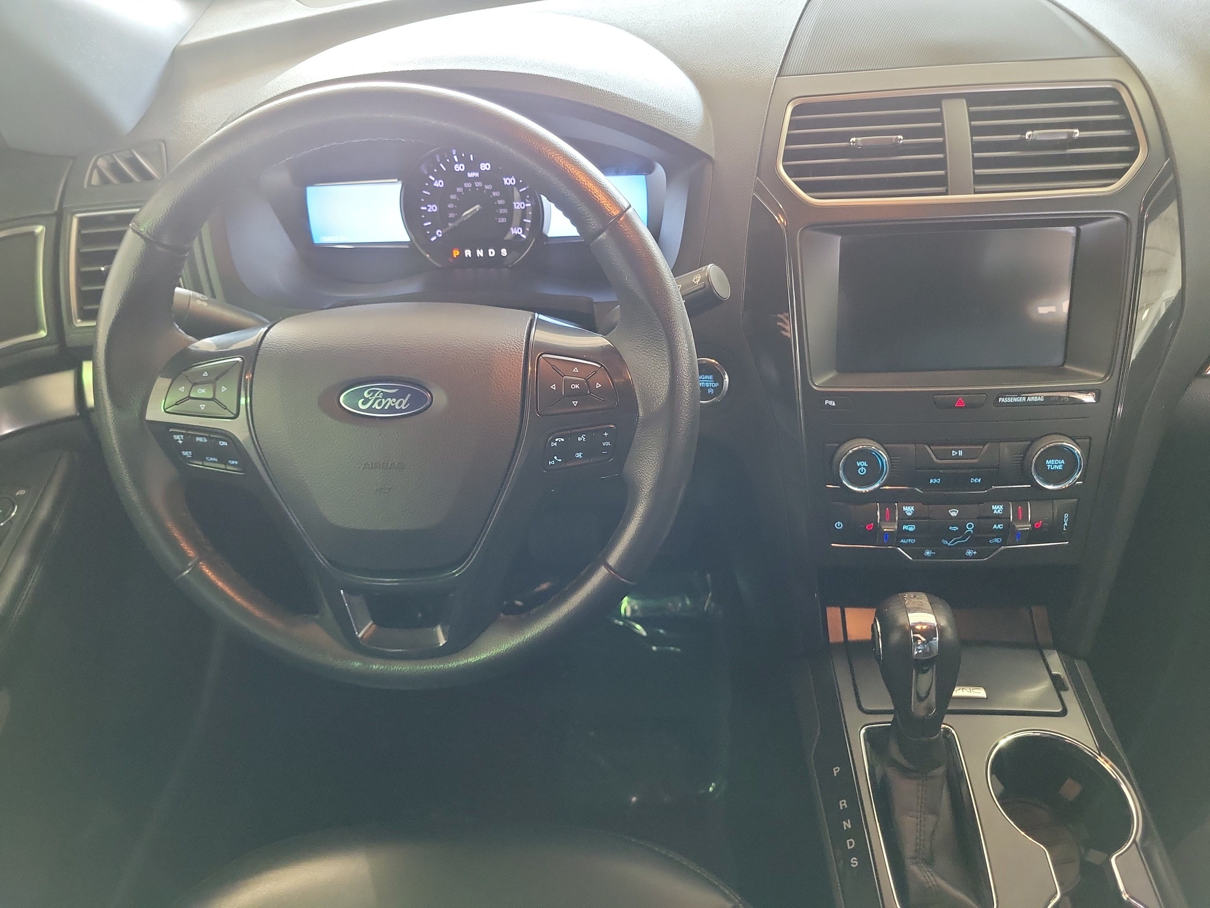 Used 2019 Ford Explorer XLT w/ Equipment Group 202A FWD image 19