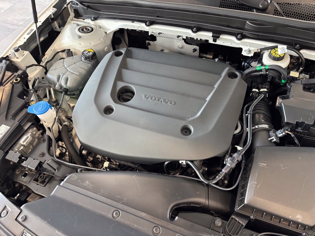 Used 2025 Volvo XC40 B5 Plus AWD/4WD image 43