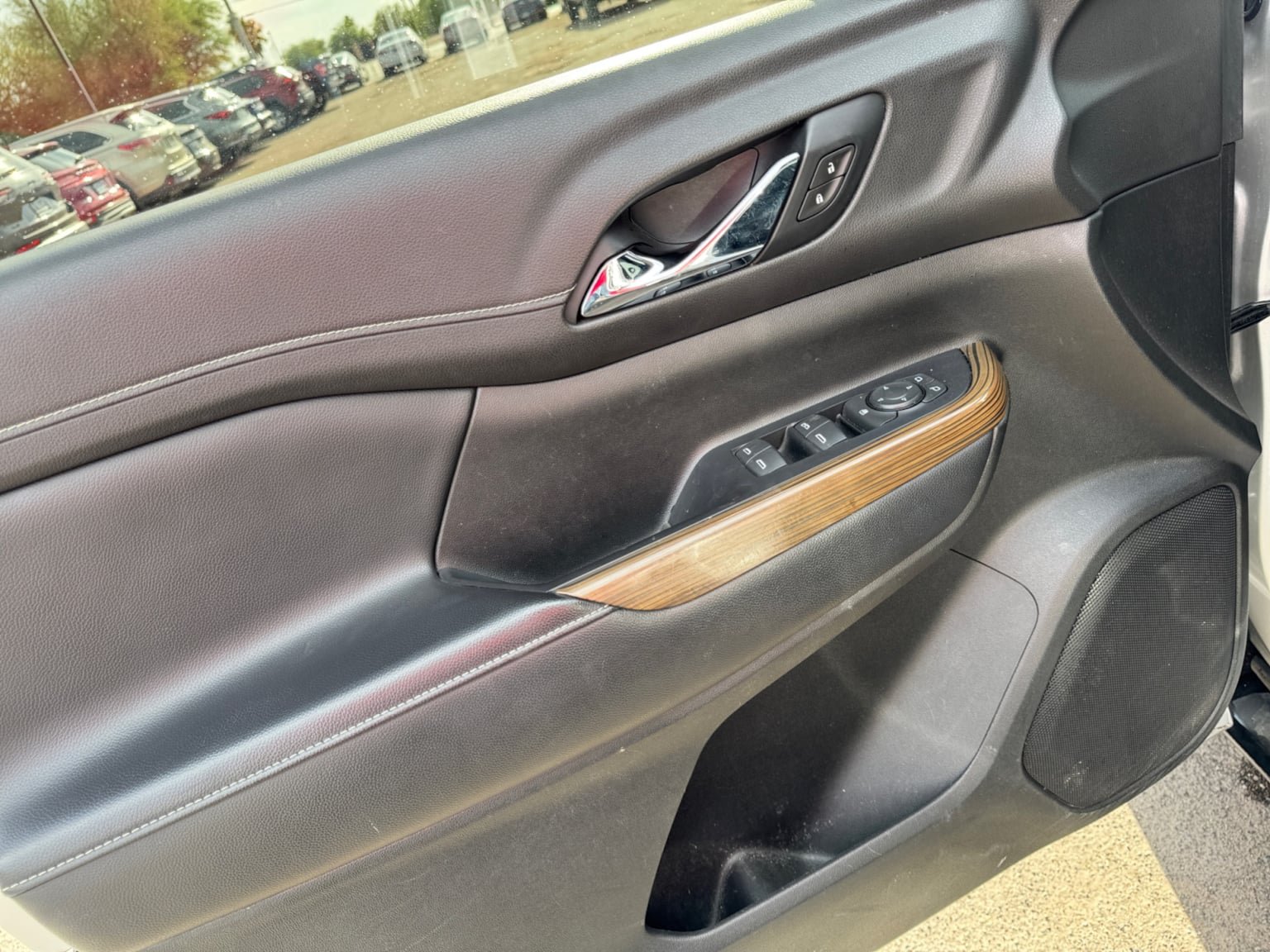 Used 2020 GMC Acadia SLE FWD image 11