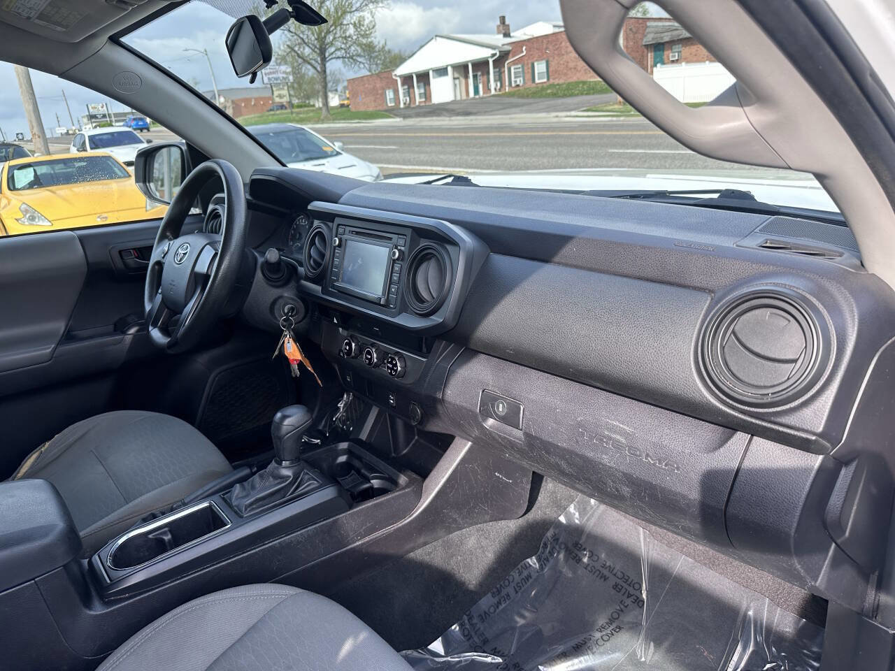 Used 2016 Toyota Tacoma SR RWD image 12